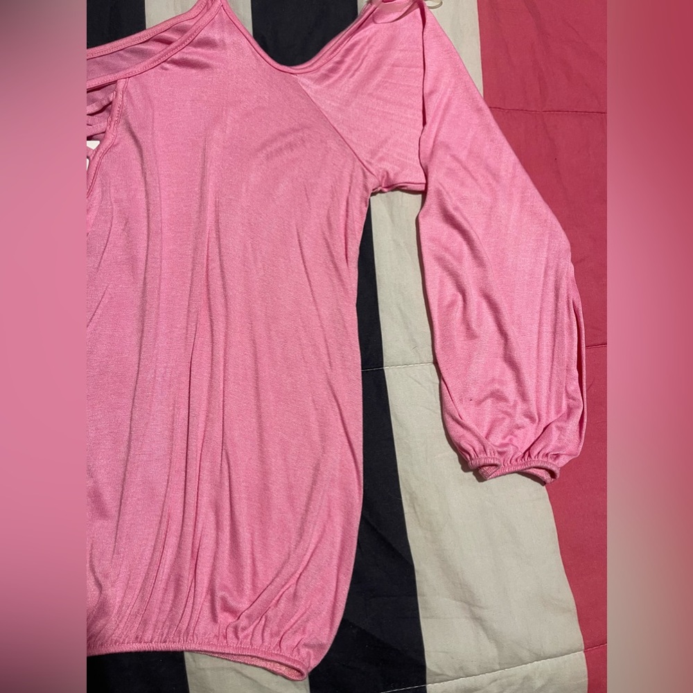 Cold Shoulder top - Picture 5 of 7